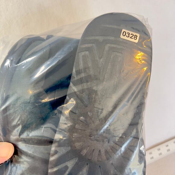 Ugg Australia Genuine Sheepskin and Leather Boots High Ankle Woman's Size 6 - Picture 14 of 14